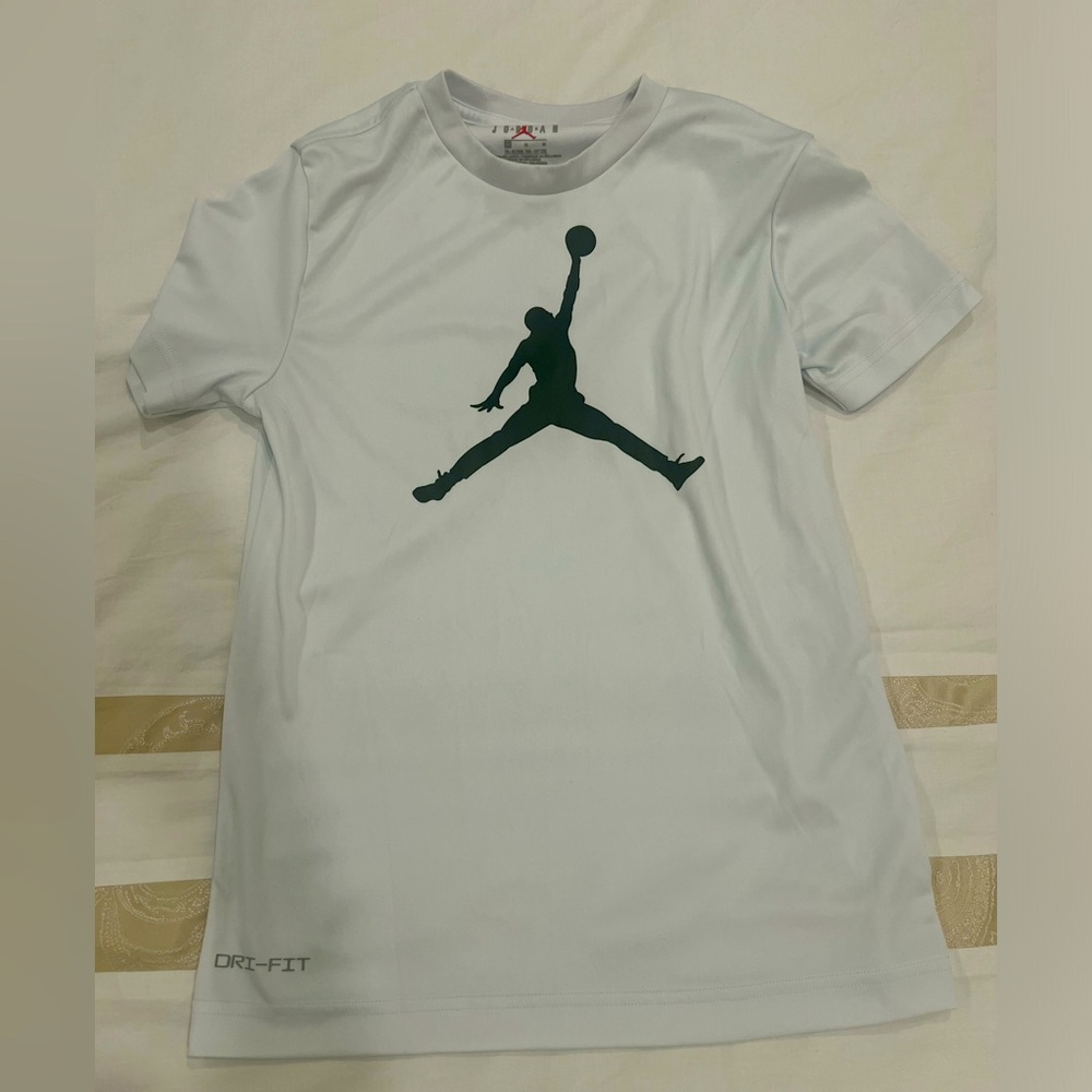 Girls/boys Jordan shirt